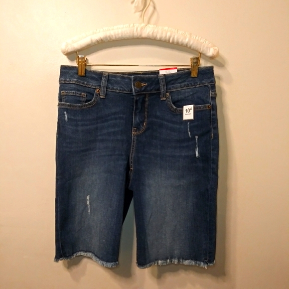 Time And Tru Mid Rise, Dark Wash Distressed Frayed Hem 10"Inseam Jean Shorts - Picture 9 of 9